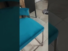 ホテルのための金属の要素のあと振れ止めの椅子が付いている快適なコーヒー バーの高い腰掛けの椅子