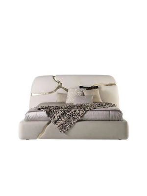 Upholstered Lapiaz王のプラットフォーム ベッドは金のステンレス鋼にはめ込んだ