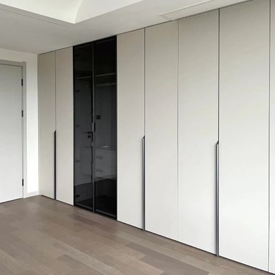 よい価格 ドアの見えないカシのハンドルのホテルの現代白いキャビネット オンラインで