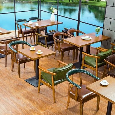 注文の食事の家具の緑の木製の椅子の喫茶店の中二階のテーブルのホテルのレストランの宴会