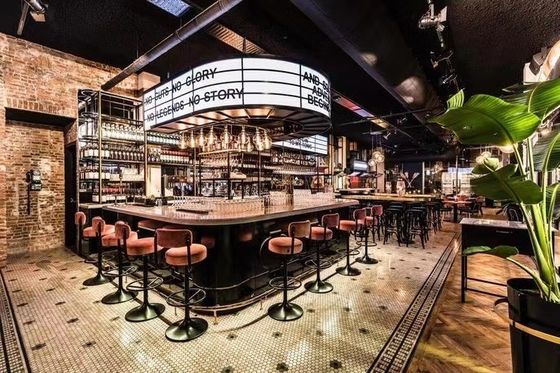 多角的なシーン バーストール 椅子 多色のタフテッド リュックレスト 高足バーストール ベルベット