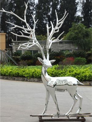 ホテルの装飾 鹿 ステンレス スチール ミラー 彫刻 庭 景色 庭園 公園